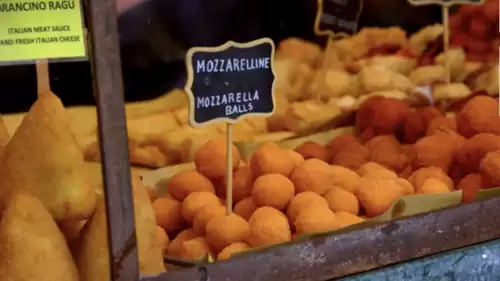 İtalya’nın Gizli Lezzet Rotası: Pizza ve Makarnanın Ötesindeki Sokak Tatları