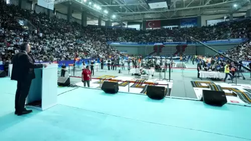 Milli Eğitim Bakanı Yusuf Tekin, Türkiye’nin eğitim atlasındaki son verileri paylaştı. Mesleki ve teknik eğitimin güçlenmesi adına atılan adımların karşılık bulduğunu belirten Tekin, her 100 öğrenciden 43’ünün mesleki eğitime yöneldiğini açıkladı.