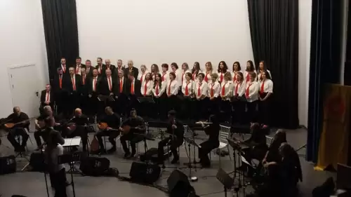 Samsun’un Bafra ilçesinde Eğitim Sen üyeleri, sadece sınıflarda değil sahnede de bir araya geldi. Yoğun katılımla gerçekleşen "Emek ve Dayanışma Konseri", türkülerin kardeşliğiyle mücadelenin umudunu buluşturdu.