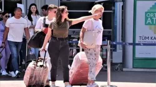Nisan Alarmı: Türkiye’ye Gelen Yabancı Turist Sayısında Sert Düşüş