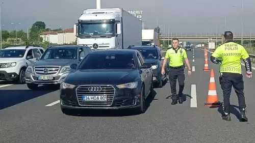 İstanbul Valiliği duyurdu! Kentteki çeşitli etkinlikler ve planlanan çalışmalar nedeniyle yarın sabah saatlerinden itibaren kentin birçok noktasında trafik akışı durdurulacak. İşte alternatif güzergâhlar ve kapatılacak yollar...