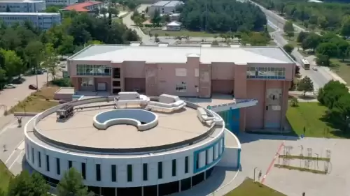 TBMM Başkanı Numan Kurtulmuş’un Bursa Uludağ Üniversitesi’ndeki programı öncesinde, üniversite bünyesinde İŞKUR projeleri kapsamında çalışan öğrencilere yönelik yapılan katılım bilgilendirmesi tartışmalara neden oldu.