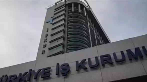 Diplomadaki "Etiket" Değil, Eldeki "Zanaat" Kazandı! Ezber Bozan Tablo: Lise Mezunlarının İş Bulma Oranı İlk Kez Lisans Mezunlarını Geçti