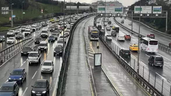 Şehir Kilit, Sürücüler Kontakta! İstanbul’da Mesai Bitimi Trafik Felci: Yoğunluk Yüzde 78’e Dayandı, Ana Arterlerde İlerleme Durma Noktasında