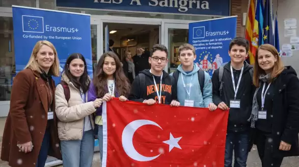 BURHANİYELİ ÖĞRENCİLER İSPANYA’DA TÜRKİYE’Yİ TEMSİL ETTİ