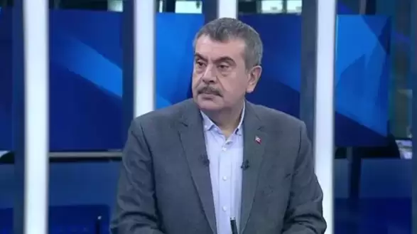 Ara Tatiller Kalkıyor mu? Milli Eğitim Bakanı Yusuf Tekin Son Noktayı Koydu: "180 İş Günü Zorunluluğu Var"