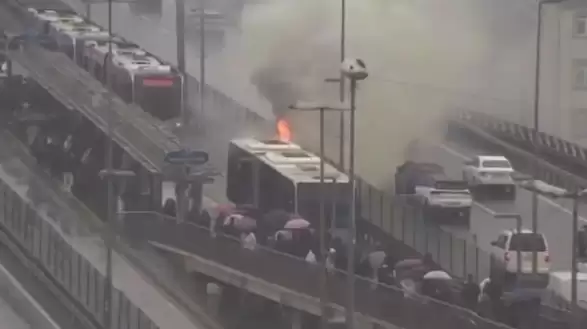 İstanbul’da metrobüste yangın paniği
