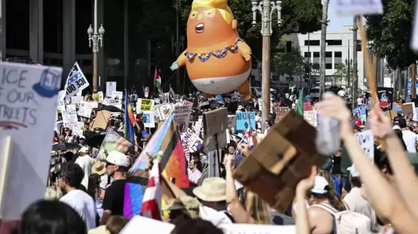 Sanders’tan kitlesel protestolara destek