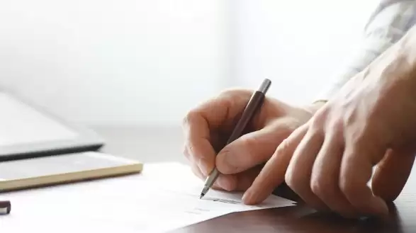 Hak Ararken Hukuki Güvence! İş Bırakma Eylemine Katılan Öğretmenler Okul İdaresine Hangi Dilekçeyi Vermeli? İşte Cezai Müeyyideleri Engelleyen "Sendikal Faaliyet" Dilekçesi ve Detaylar