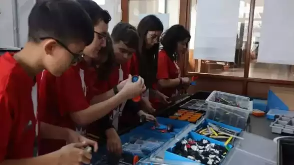 Yalovalı Öğrenciler Kısıtlı Imkanlarla Dünya Devlerine Meydan Okuyor