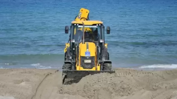 Kuşadası’nın gözdesi Kadınlar Denizi Plajı yaz sezonuna hazırlanıyor
