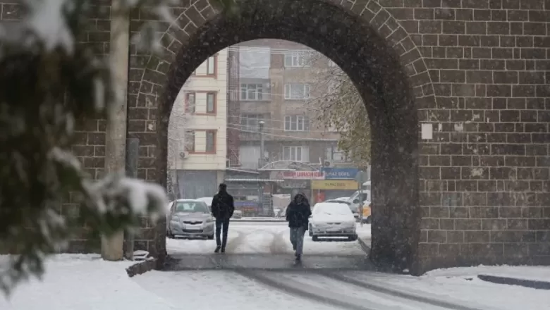 Diyarbakır Surları Kışın Beyaz Cevheriyle Buluştu