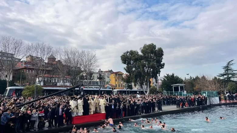 Haliç’te Epifani Ritüeli: “Hac Suları” Sulara Bırakıldı
