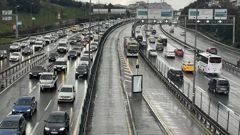 Şehir Kilit, Sürücüler Kontakta! İstanbul’da Mesai Bitimi Trafik Felci: Yoğunluk Yüzde 78’e Dayandı, Ana Arterlerde İlerleme Durma Noktasında