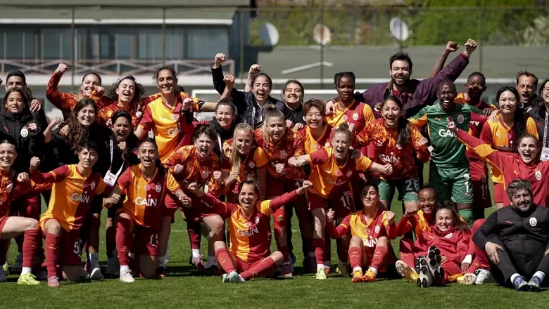 Öldü Denilen Yerden Döndü: Galatasaray Pes Etmedi, Tarihi Derbiyi Söktü Aldı