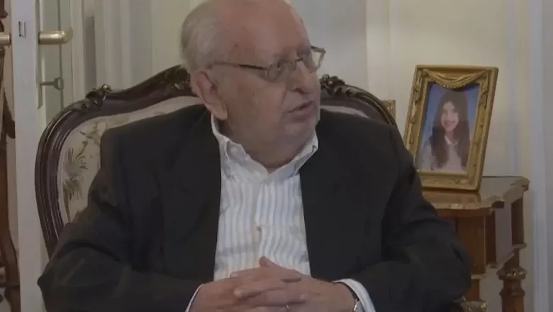 Türk siyasetinin önemli isimlerinden Hüsamettin Cindoruk yaşamını yitirdi