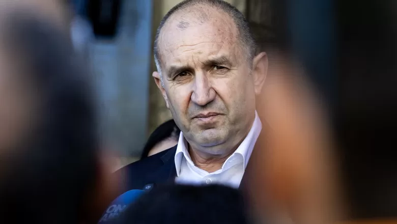 Bulgaristan’da eski cumhurbaşkanı Radev seçimi farkla kazandı