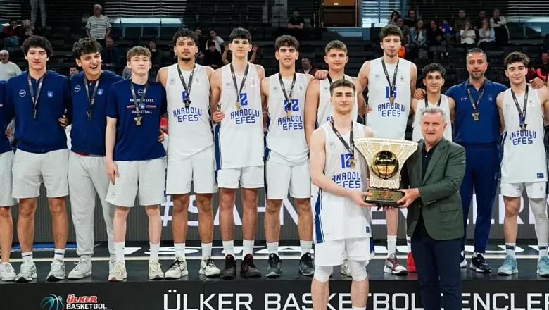 Anadolu Efes genç takımı kupaya uzandı!