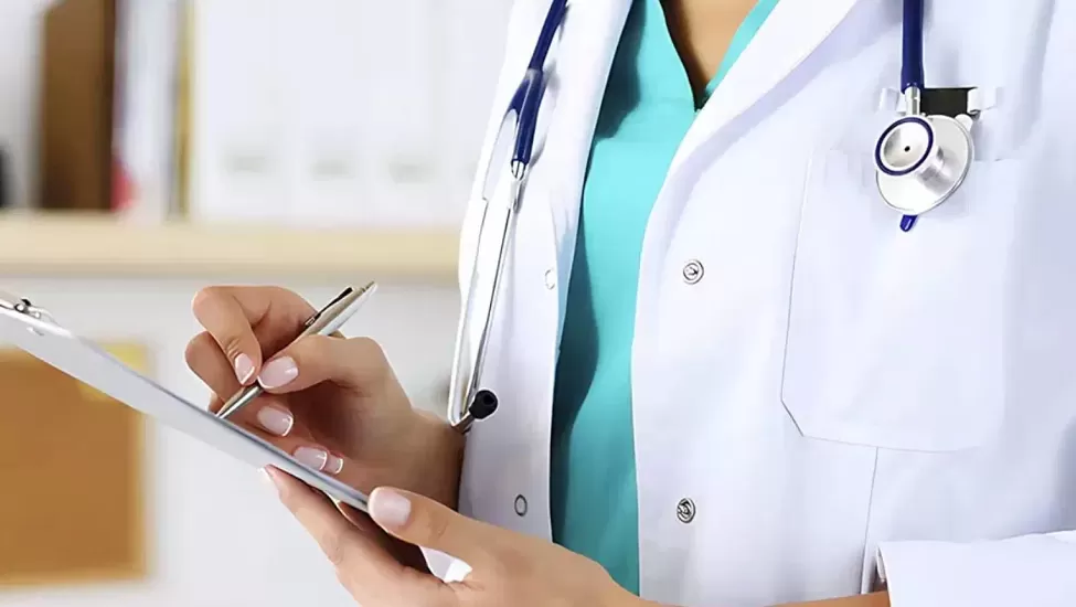 Beyaz önlüğün gurur ve gelecek kavgası: 14 Mart’ta sağlığın gidişatı için uyarı