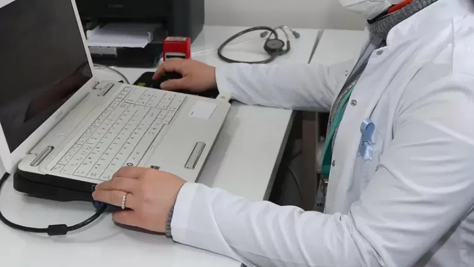 “Hekimlerden ‘Veri Girişi’ İsyanı: Aile Hekimliği Evrak Memurluğuna Dönüşüyor!”