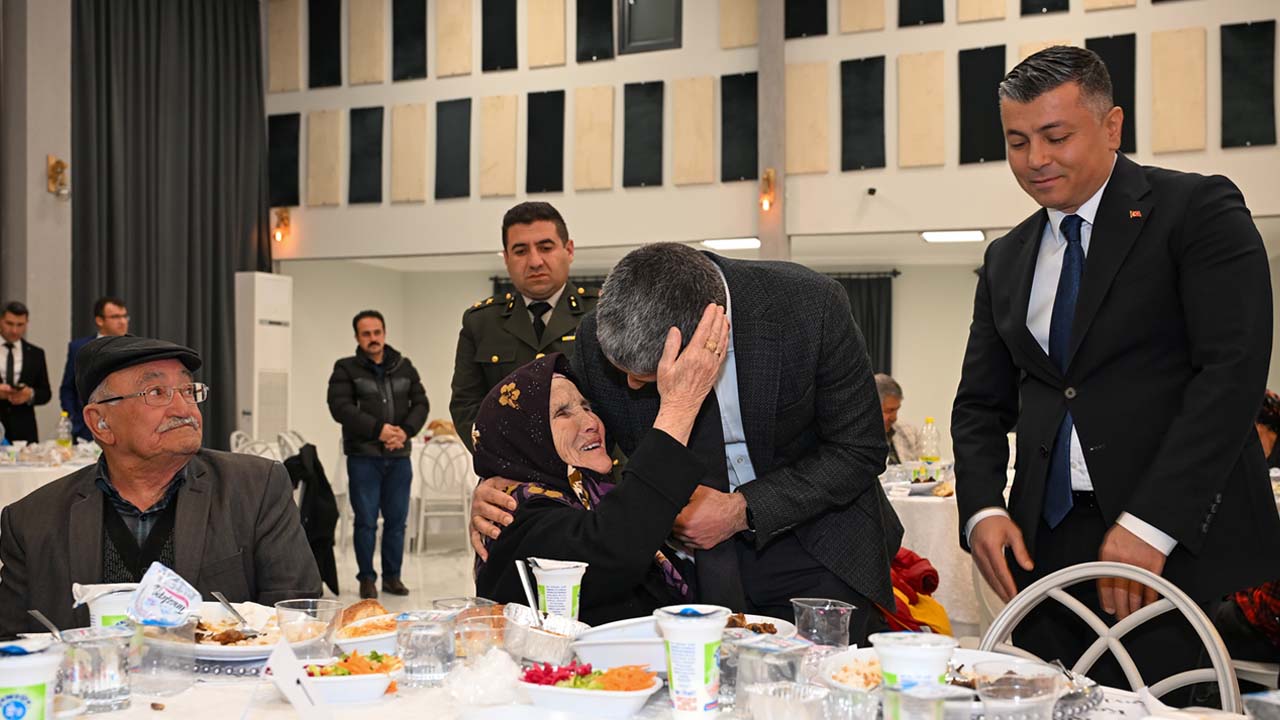 Banaz ilçesinde şehit aileleri ve gaziler için özel bir gönül sofrası hazırlandı.
