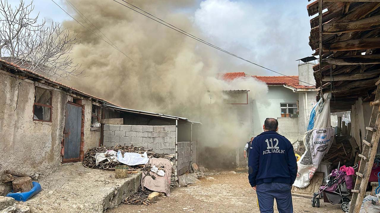 Uşak'ta bir müstakil ev, alevlerin pençesinde kaldı!