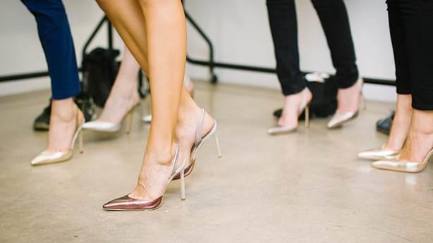 Topuğu incecik ve yüksek olan stiletto ayakkabılar, kadınların vazgeçilmezi!
