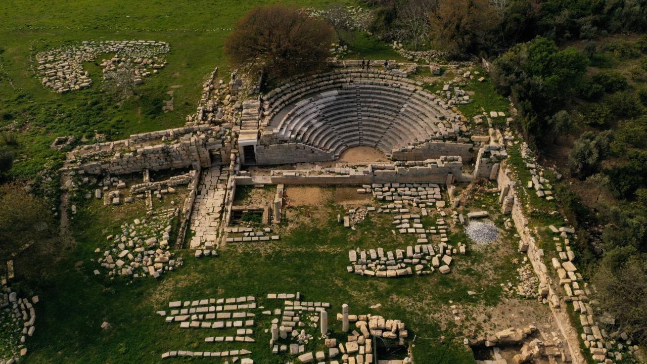 Teos Antik Kenti'nde Restorasyon Çalışmaları Hız Kazanıyor