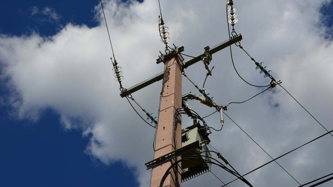 Uşak ilinde 20 Nisan'da planlanan elektrik kesintileri haberleri vatandaşları endişelendiriyor.