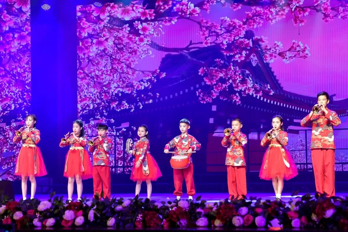 Başkent Bişkek'te Renkli Başlayan Uluslararası Çocuk Folklor Festivali'nde Coşku Dorukta
