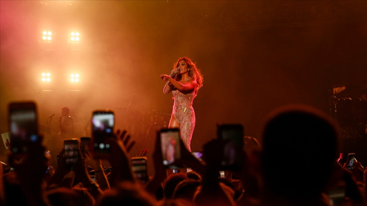 Ünlü şarkıcı Jennifer Lopez, 5 Ağustos'ta İstanbul'da sahne alacak!