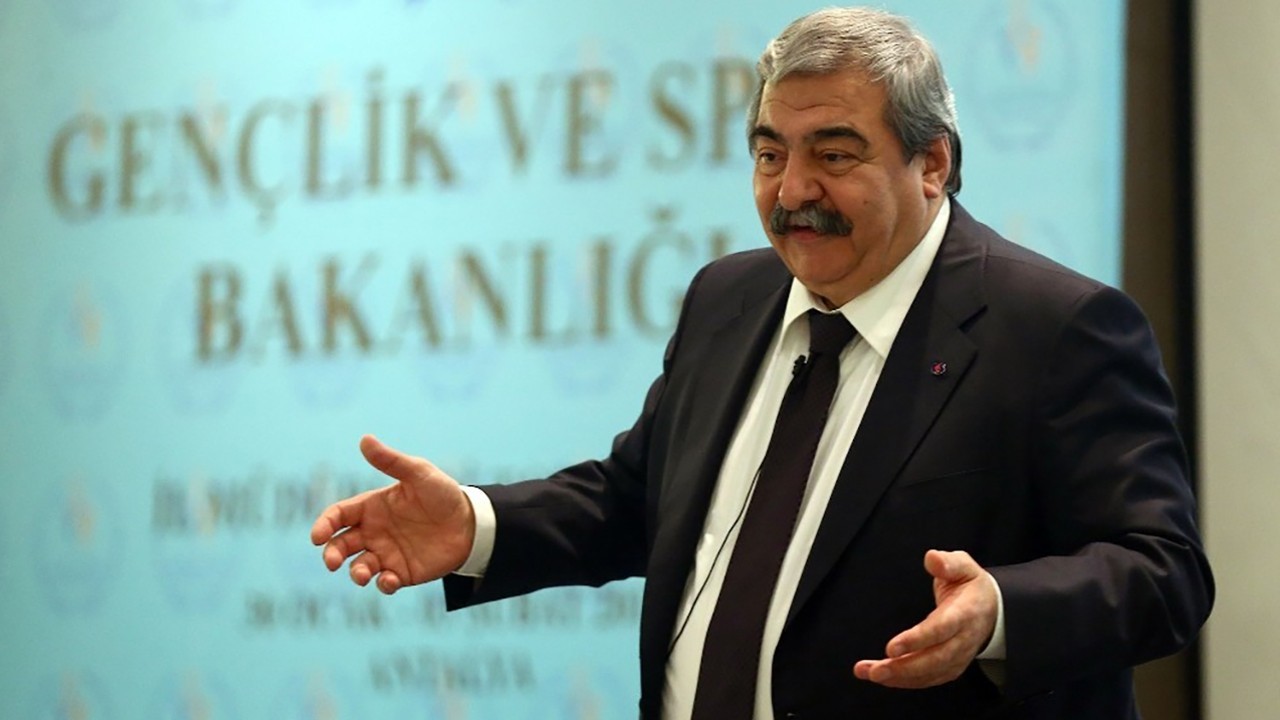 SANKO Holding Onursal Başkanı Konukoğlu'nun açıklamasına göre, Faizlerin düşmesi durumunda 2026 yılında yatırımlar canlanacak.