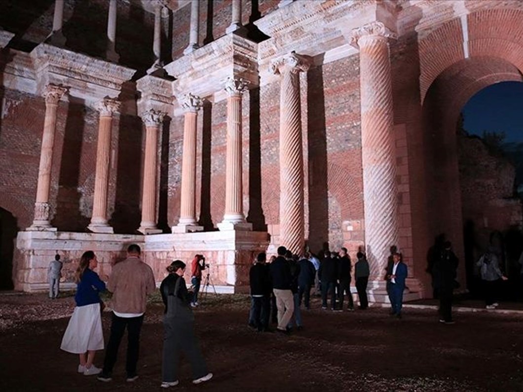 Sardes Antik Kenti'nde Gece Ziyaretleriyle Tarihi Keşfedin!