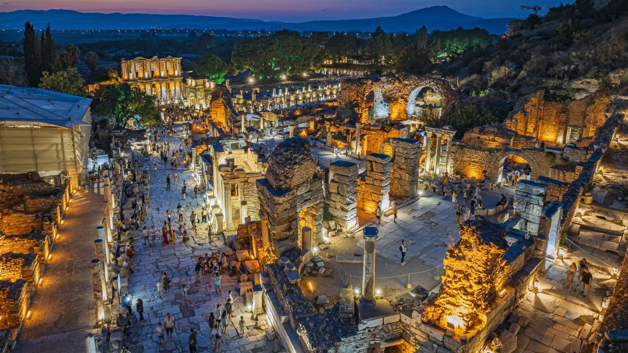 Türkiye'de 27 Farklı Tarihi Mekan, Gece Gezileri İçin Ziyaretçilerini Bekliyor