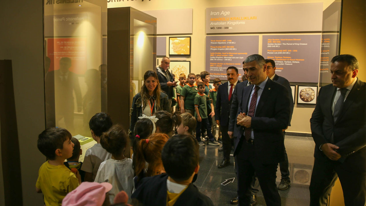 Vali Aktaş, Çocuklarla Birlikte Tarihi Keşfe Çıkıyor