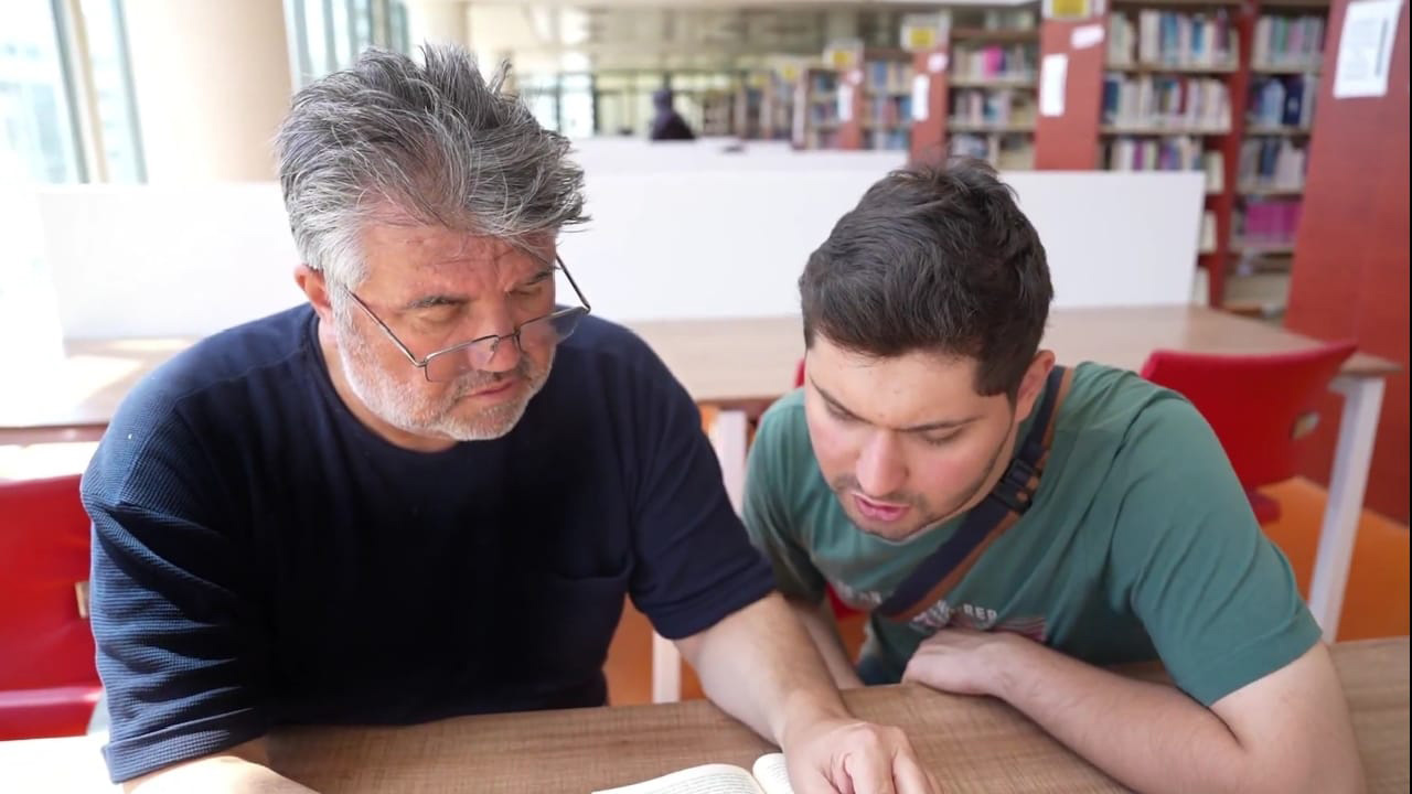 Yükseköğretim Kurulu Başkanı Özvar, Uşaklı Asperger Sendromlu Egemen ve babasının eğitim mücadelesini duyurdu.