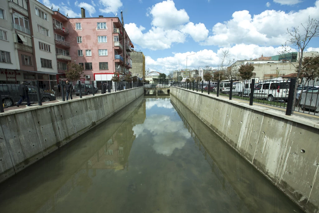 Bursa Gemlik’te, Çarşı Deresi Yeniden Hayata Döndürülüyor, Bunun İçin Büyük Çaplı Temizlik Başladı!
