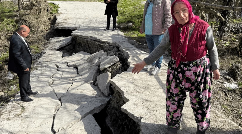 Kentte geçen hafta etkili olan kar yağışları ve yağmurlar sonrası heyelan yaşandı