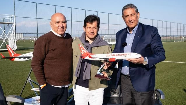 Corendon Airlines, 'Corendon Spor Sohbetleri' etkinliğini Emre Belözoğlu ve Yıldıray Karaer'le birlikte başlattı.