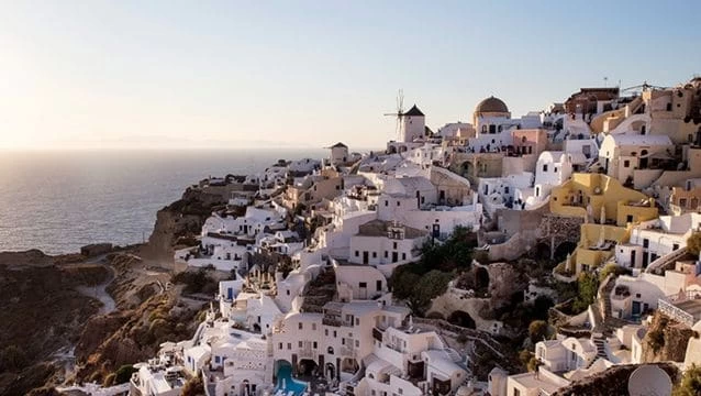 Santorini Adası’nda son durum. Olağanüstü hal ilan edildiği duyuruldu.