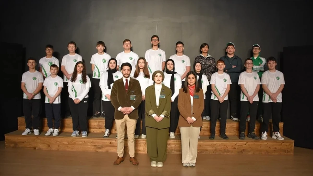 Gençler, bağımlılıkla mücadele için duygusal şiirlerini şarkıya dönüştürdü.