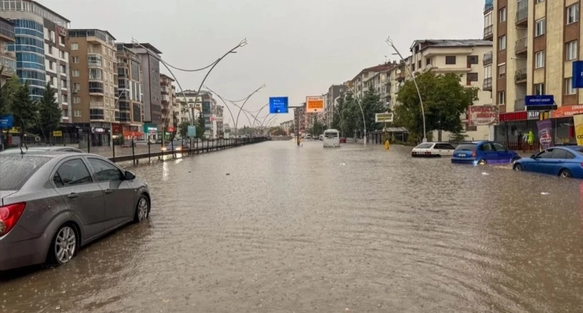 Uşak, Afyonkarahisar ve Denizli’de şiddetli gök gürültülü sağanak yağış görülebilir
