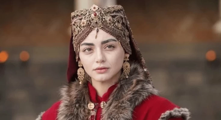 “Güzellik abidesi” Kuruluş Osman’ın Bala’sı İngiltere seyahatinden pozlar verdi.