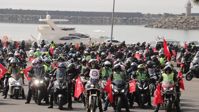 Tekirdağ'da Turizm Haftası etkinlikleri kapsamında gerçekleştirilen motosiklet turu büyük ilgi gördü.