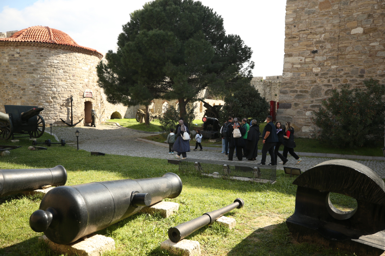 Çanakkale Deniz Müzesi, ziyaretçilerini tarihi yolculuğa çıkarıyor