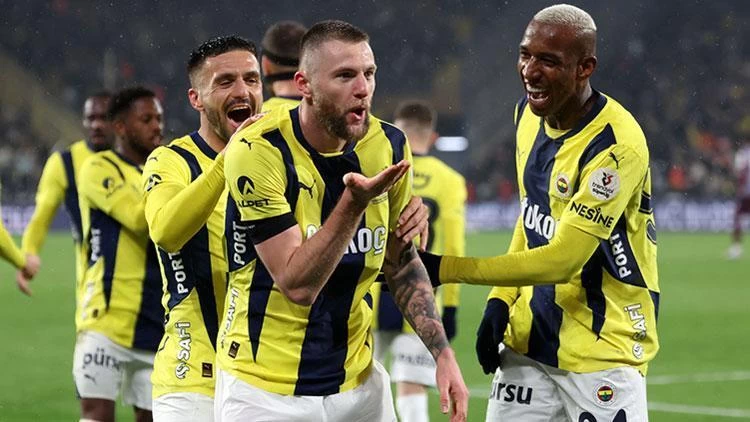 Fenerbahçe, Süper Lig'de İkinci Devre Liderliğini Ele Geçirdi