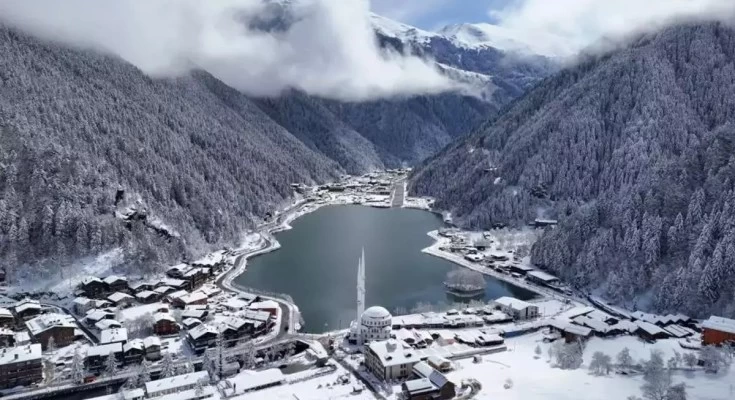 Uzungöl Nisan Ayında Beyaza Büründü!