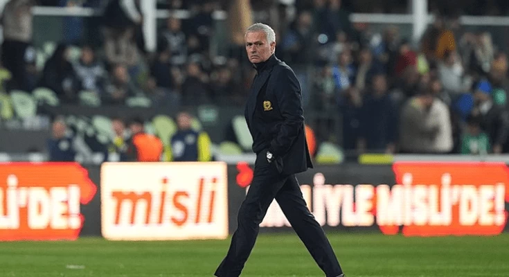 Dünyaca Ünlü Futbolcudan Premier Lig’e Çağrı: “Mourinho’yu Geri Getirin!”