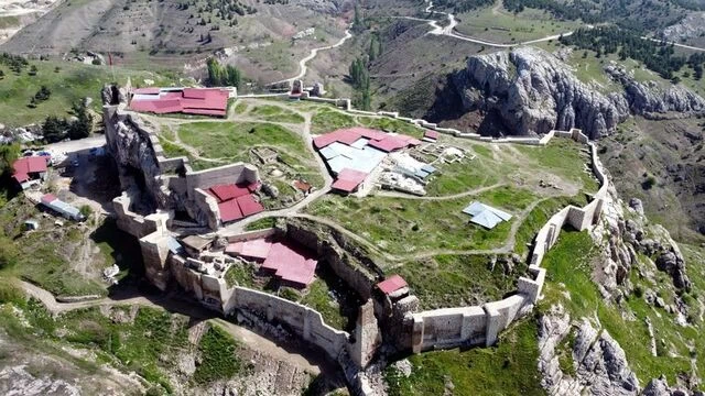 Elazığ'da Harput Kalesi'nde 2025 Yılı Kazı Çalışmaları Başladı!
