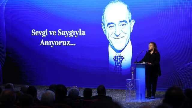Sakıp Sabancı'nın 21. ölüm yıl dönümünde gerçekleştirilen Sakıp Sabancı Uluslararası Araştırma Ödülleri töreni unutulmaz anlarla dolu geçti  - İş Dünyasından Son Haberler